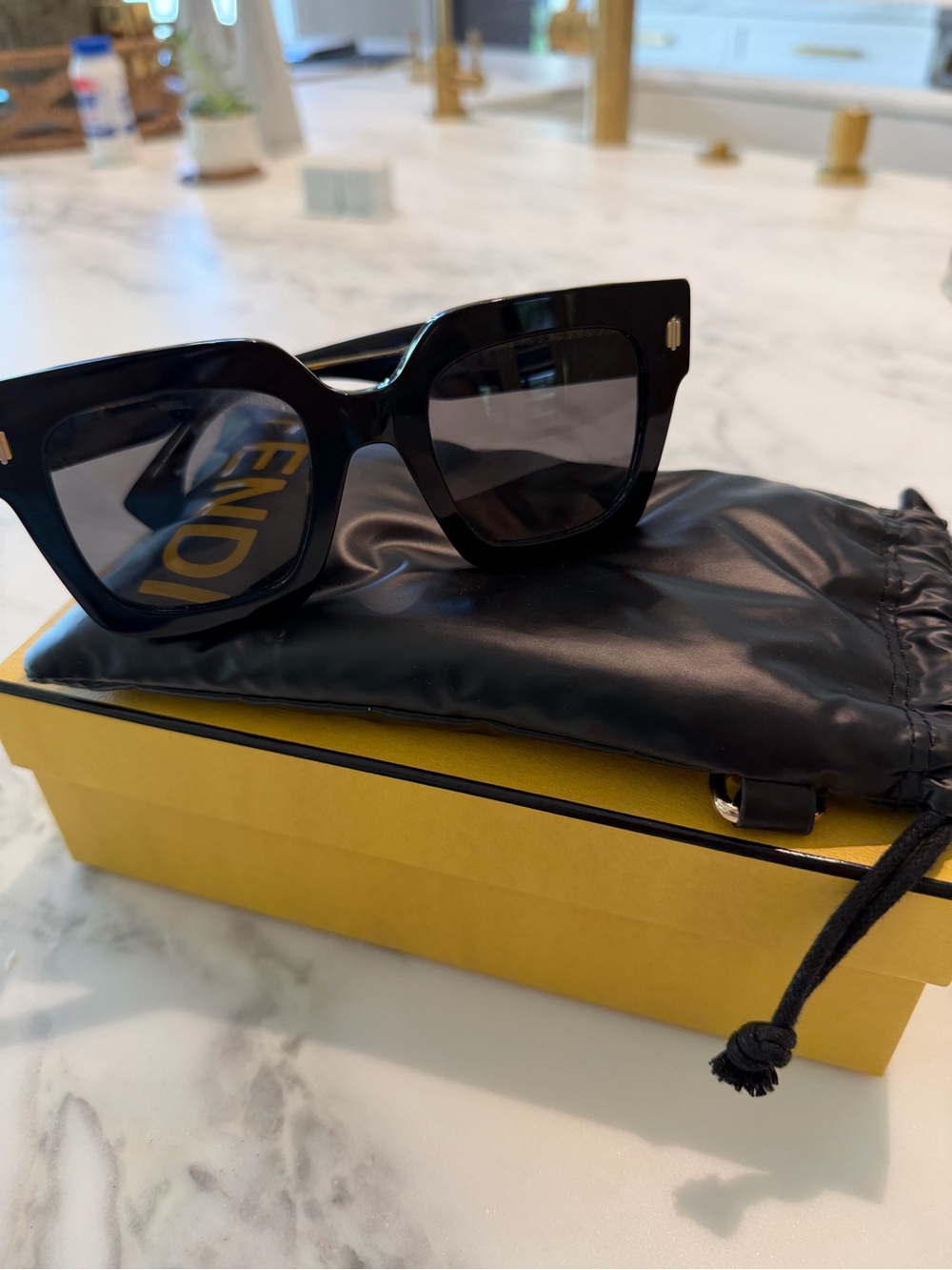 Fendi Black Thick-Frame square Roma Sunglasses